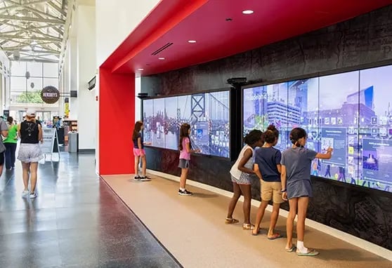 An LED video wall helps guide visitors through exhibits, sharing key moments in U.S. history with dynamic digital storytelling and wayfinding.