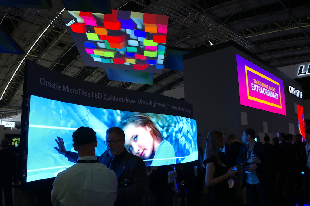Christie-Microtiles-LED-1