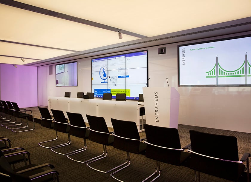 The Eversheds Sutherland Auditorium & Boardroom is equipped with advanced audiovisual technology, including high-definition displays, ceiling-mounted speakers, and integrated video conferencing systems. These AV elements support seamless presentations and remote collaboration, enhancing functionality in a sleek, professional environment.