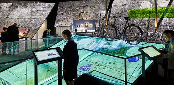 The First Light Pavilion features immersive audiovisual displays, including a curved projection screen and ambient lighting that simulate the vastness of space. Interactive AV elements enhance the visitor experience, bringing the story of astronomy and Jodrell Bank’s scientific discoveries to life.