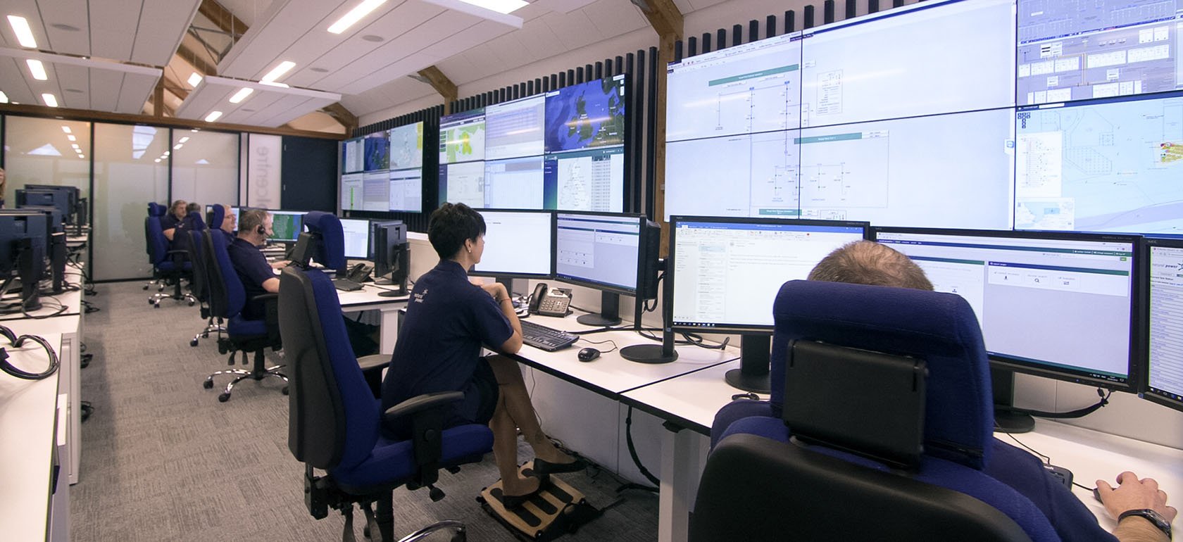 Natural Power’s control room is equipped with advanced audiovisual technology, including multiple high-resolution monitors and real-time data visualization tools for renewable energy monitoring. The AV setup enables efficient asset management and seamless communication across global operations.