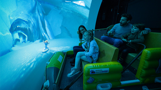 Family reacting to Snorri Touren dark ride.