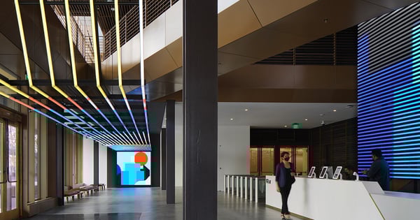 Uber – The Stream features a sleek audiovisual installation with curved LED walls, ambient lighting, and real-time data visualizations that reflect the company’s global operations. These AV elements create an immersive, tech-driven environment that highlights Uber’s innovation and impact through dynamic storytelling.